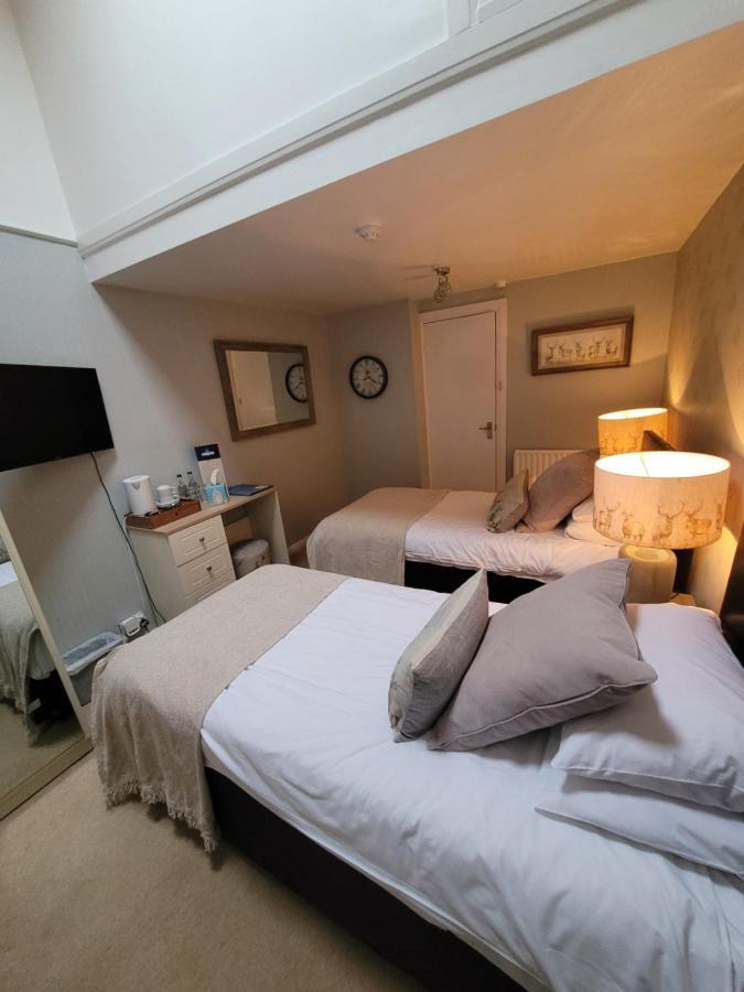 The Blue Bell Inn Weaverthorpe Екстериор снимка